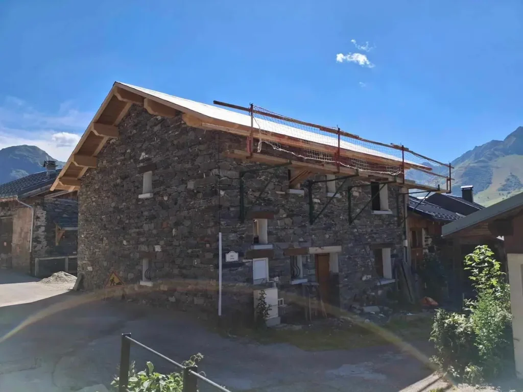 Stone wall and roof renovation at Chalet La Grange